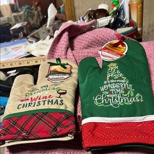 Christmas Oven Mitt Set with Festive Designs with cookie and bread mix